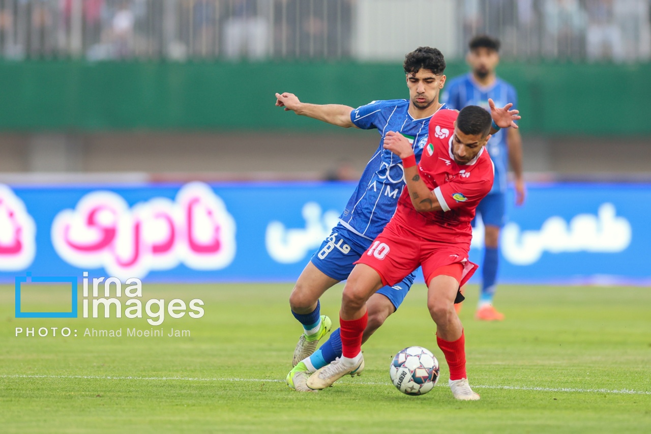 نگاهی به روند پرسپولیس و استقلال در ۵ بازی اخیر؛ قرمز پررنگ، آبی کم‌رنگ!