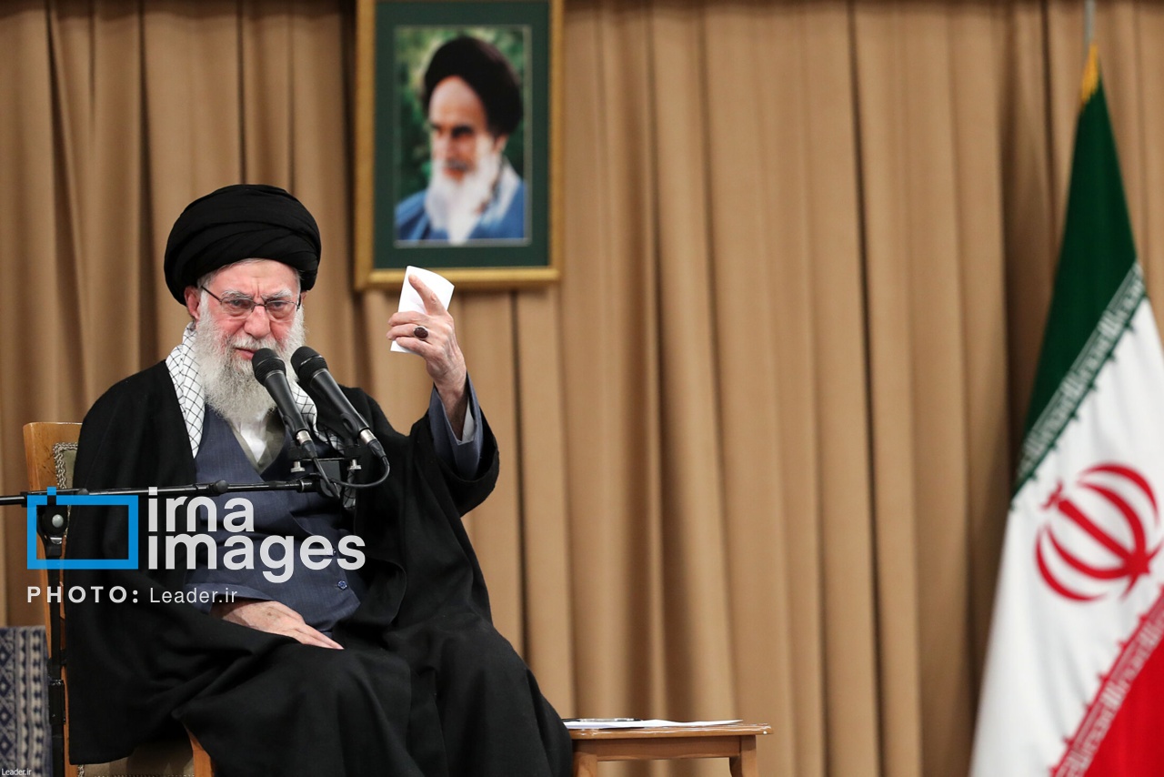 عضو اهل سنت مجلس خبرگان: پرچم رهبر شهید بر زمین نمی‌افتد