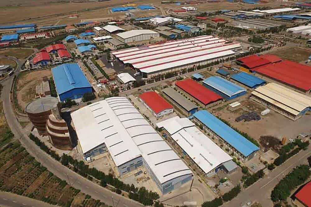 کمبودی در تأمین مواد اولیه و انرژی در شهرک‌های صنعتی وجود ندارد