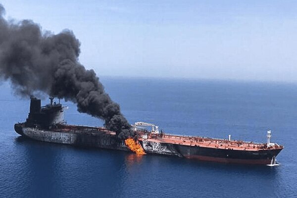 اصابت پرتابه به یک نفتکش در ساحل عمان