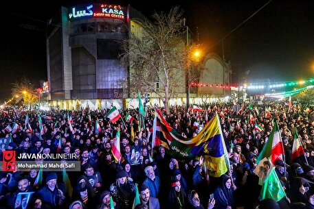 وداع باشکوه مردم با شهدای ناوشکن دنا