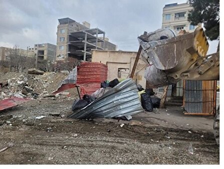 تخریب ۲ مرکز غیرمجاز تفکیک و دپوی پسماند در کرج