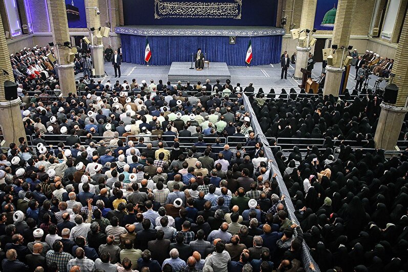 رهبر انقلاب: هیچ منفعتی برای امت اسلامی بالاتر از اتحاد نیست، اگر امت اسلامی متحد باشند غزه اتفاق نمی‌افتد و یمن تحت فشار قرار نمی‌گیرد
