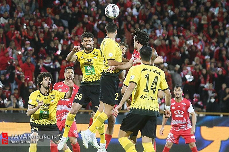 دیدار تیم‌های فوتبال پرسپولیس و سپاهان