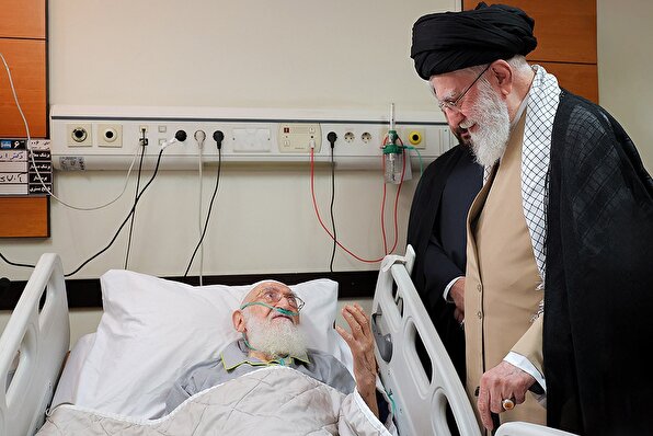 عیادت رهبر انقلاب از حضرت آیت‌الله نوری همدانی