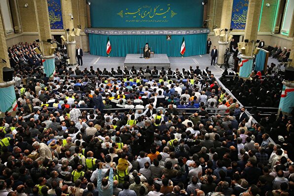 رهبر انقلاب: یکی از افتخارات شهید رئیسی احیای ۸ هزار کارخانه بود