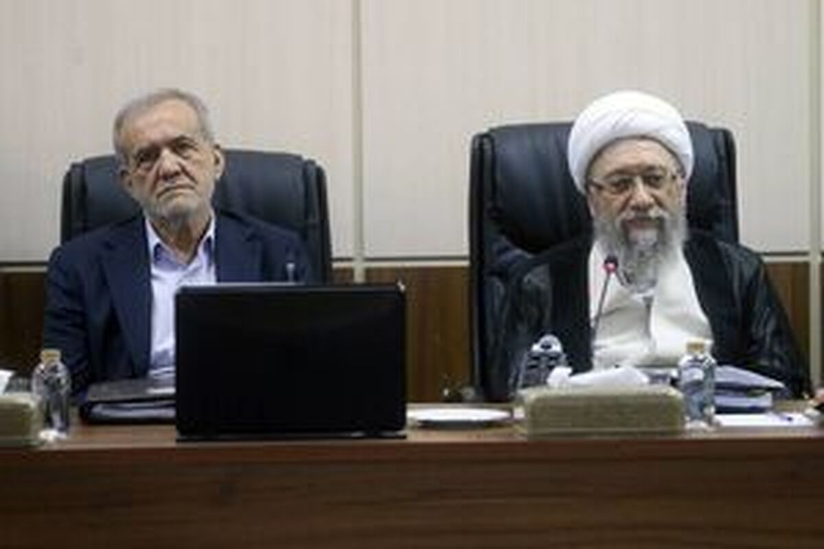 آیت‌الله آملی لاریجانی: اظهارات سخیف ترامپ ناشی از عدم تعادل فکری است