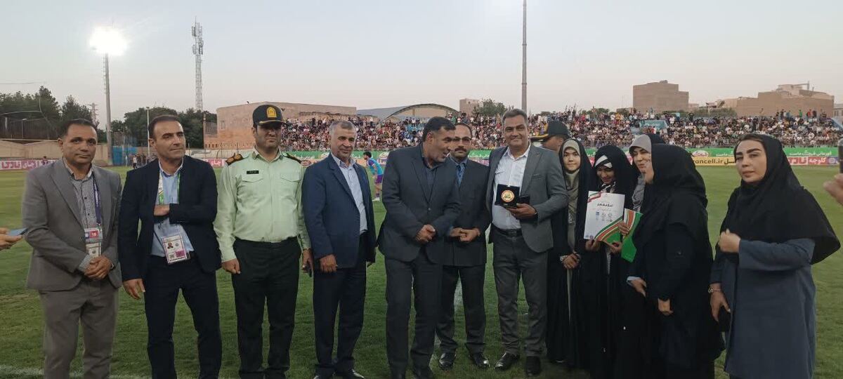 تجلیل از خانواده ورزشکار پرجمعیت در اسلامشهر