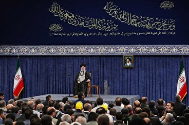 رهبر انقلاب: شهید رئیسی خود را از مردم برتر نمی‌دانست خود را در ردیف مردم،‌ مثل مردم و حتی کوچکتر از مردم می‌دانست