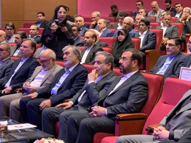 آغاز اولین نشست منطقه‌ای دیپلماسی استانی با حضور عراقچی در شیراز