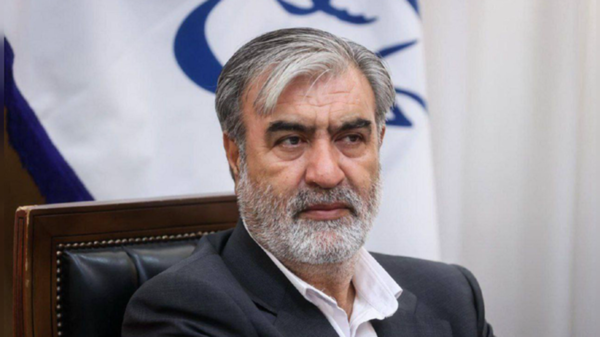 عزیزی: بازیگران غربی از ماجراجویی پرهیز کنند