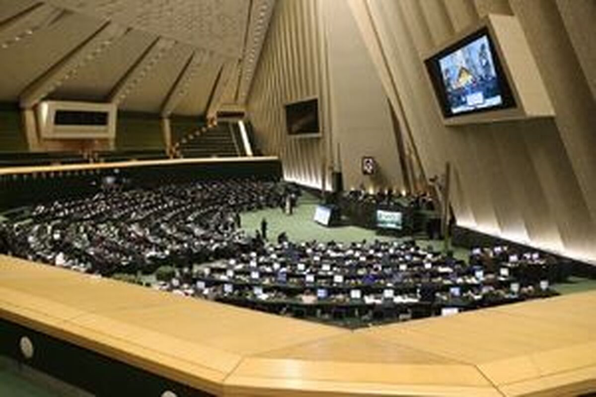 برگزاری جلسه غیرعلنی مجلس با حضور مومنی