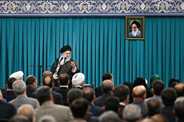 رهبر انقلاب: امروز در مسائل اساسی باید صدای واحده و ید واحده داشته باشیم
