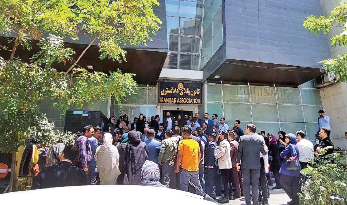چاله میدان مقابل کانون وکلا!