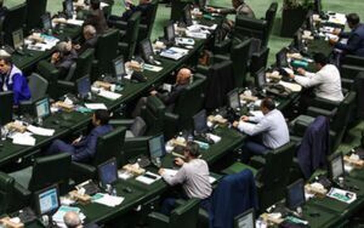 طنین شعار مرگ بر اسرائیل و مرگ بر آمریکا در مجلس
