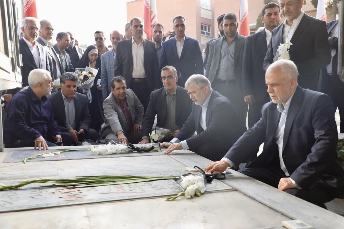 گلباران گلزار شهدای چهارصد دستگاه کرج با حضور معاون رییس جمهور