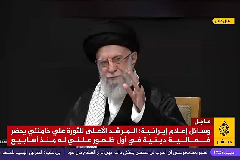 فیلم پوشش فوری شبکه الجزیره از لحظه ورود رهبر انقلاب به مراسم شب عاشورا