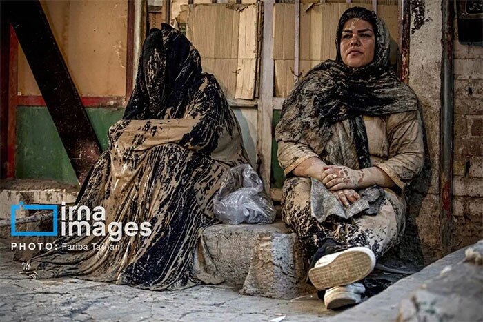 آیین گِل‌مالی در روز عاشورا