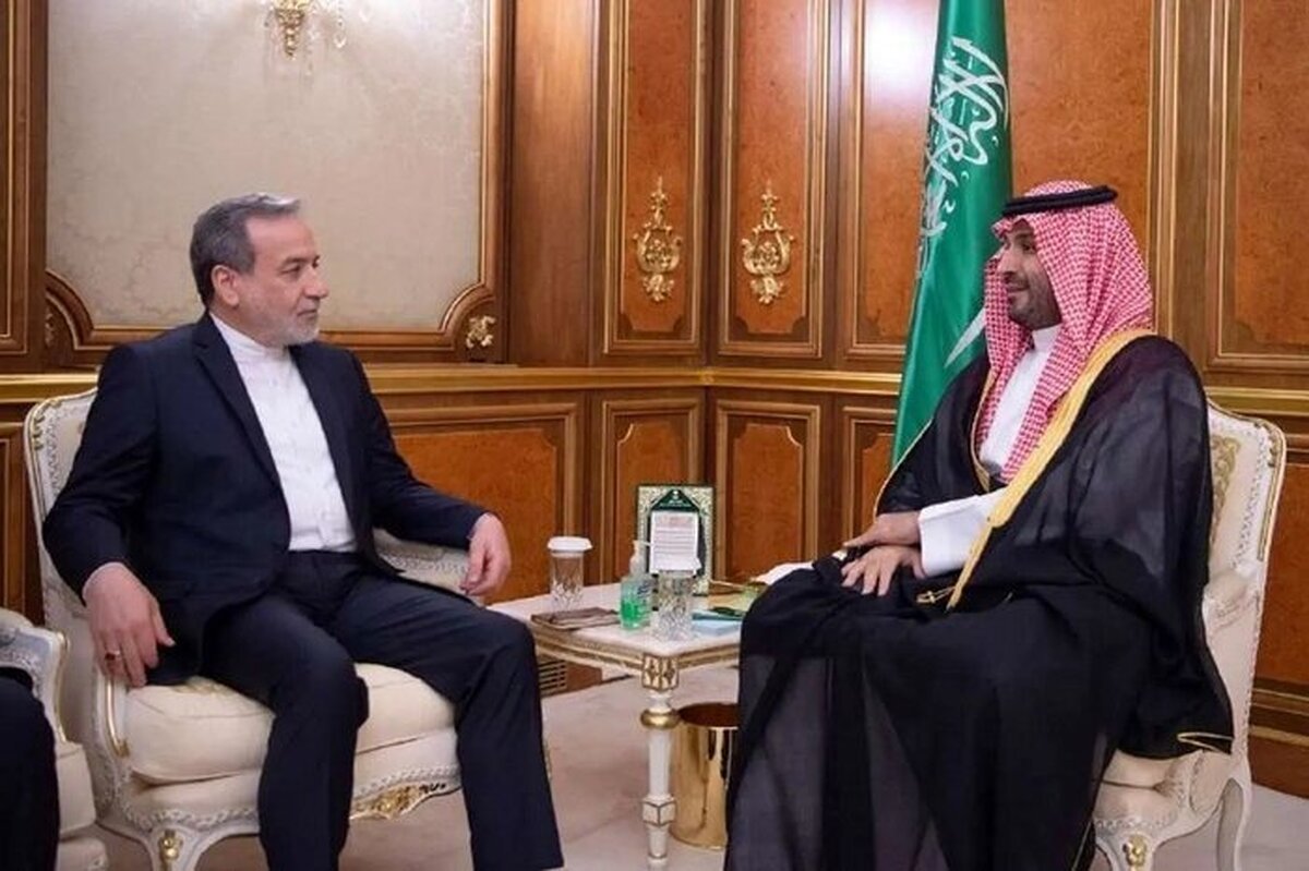 تحولات منطقه در دیدار وزیر خارجه ایران با ولیعهد عربستان در جده بررسی شد
