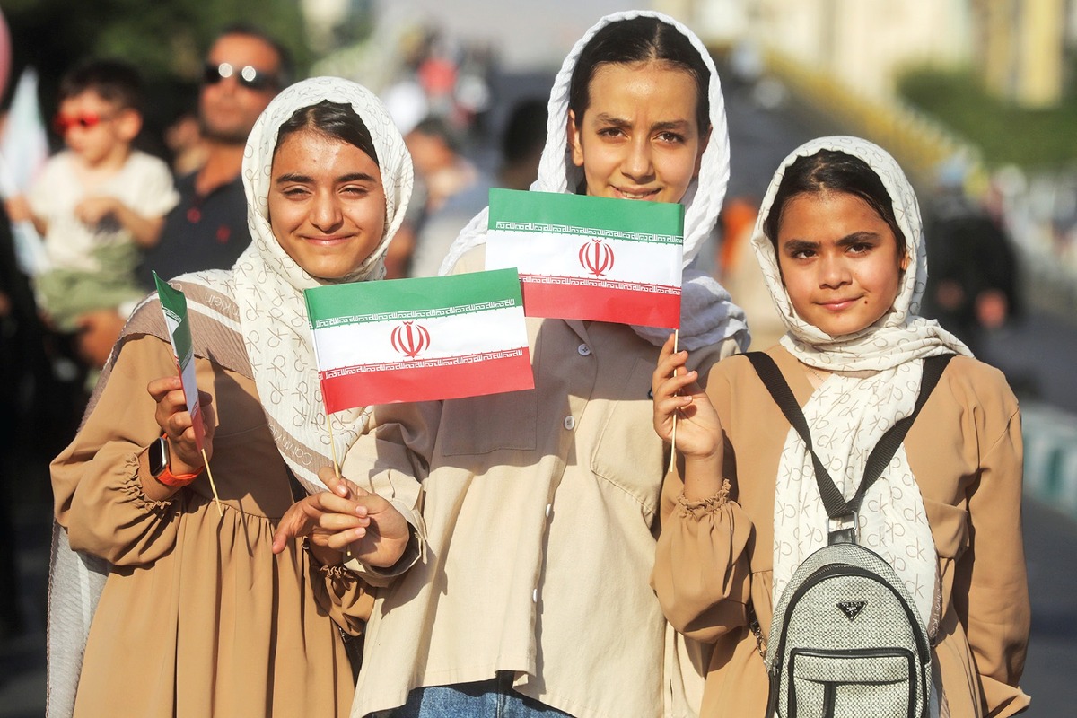 همه زنان و دختران این سرزمین دل در گرو انقلاب دارند 