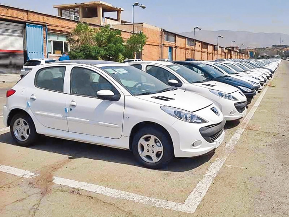 انتقاد به غیبت واردات خودرو جدی‌تر شد
