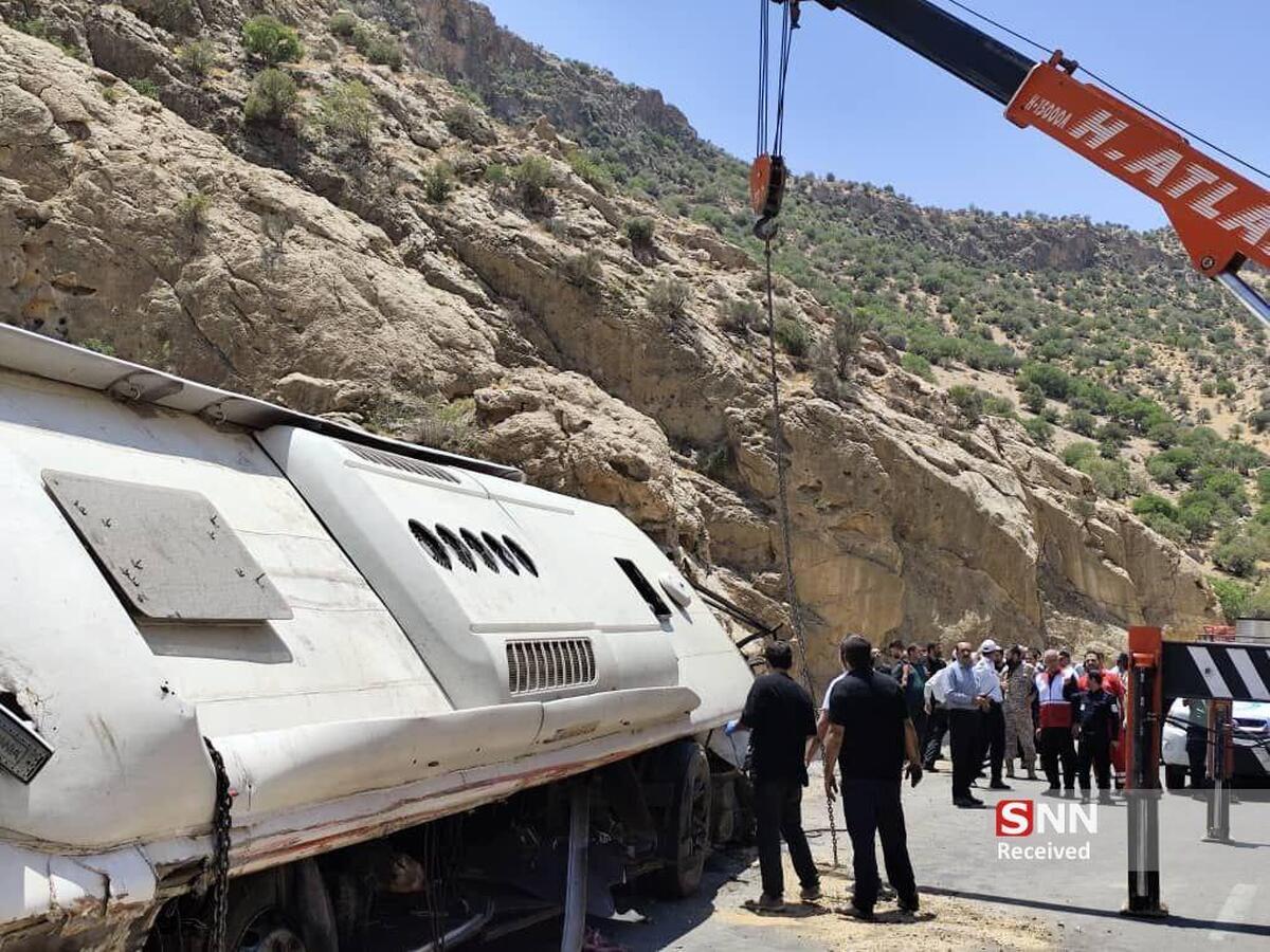 ۲۱کشته و ۲۶ مصدوم در حادثه واژگونی اتوبوس اسکانیا در استان فارس
