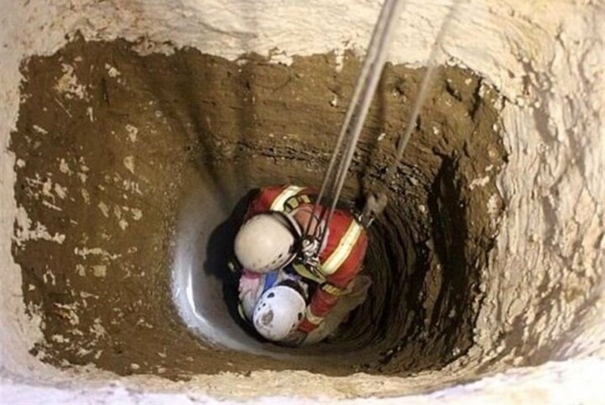 نجات جوان بوکانی پس از سقوط به چاه ۱۵ متری توسط آتش‌نشانان