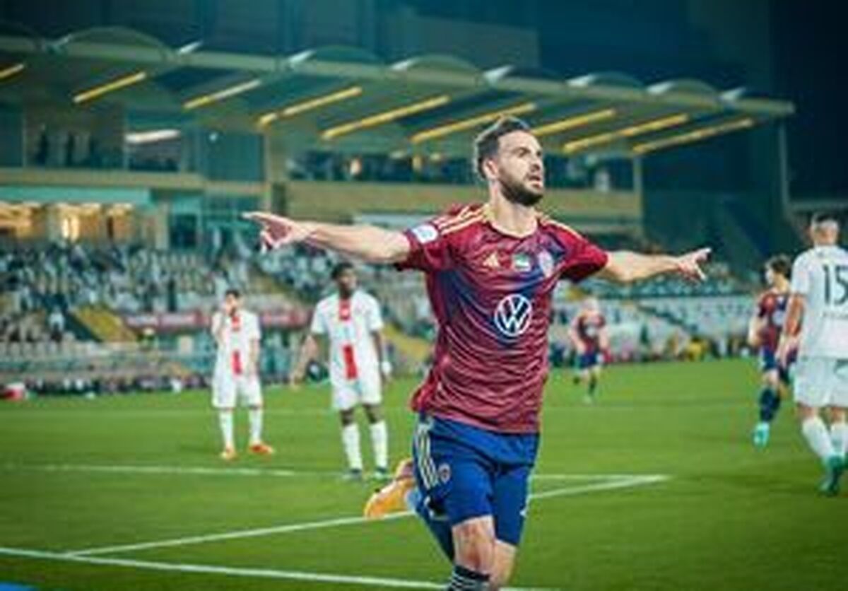 احمد نوراللهی تیم جدیدش را انتخاب کرد