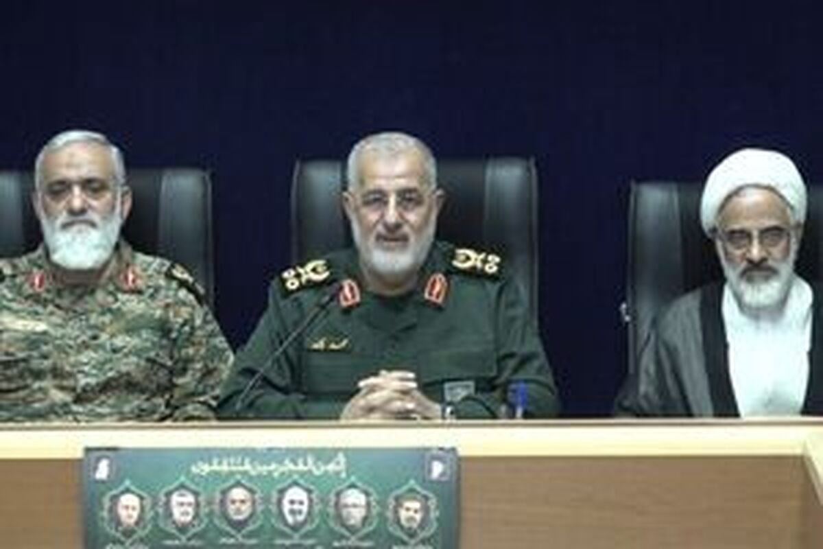 سرلشکر پاکپور: همه رزمندگان ما دستشان روی ماشه است