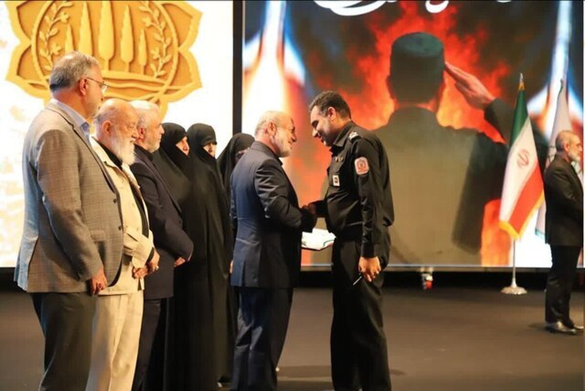 کسب مقام برتر آتش‌نشانی تهران در آیین گرامیداشت خدمتگزاران جنگ ۱۲ روزه