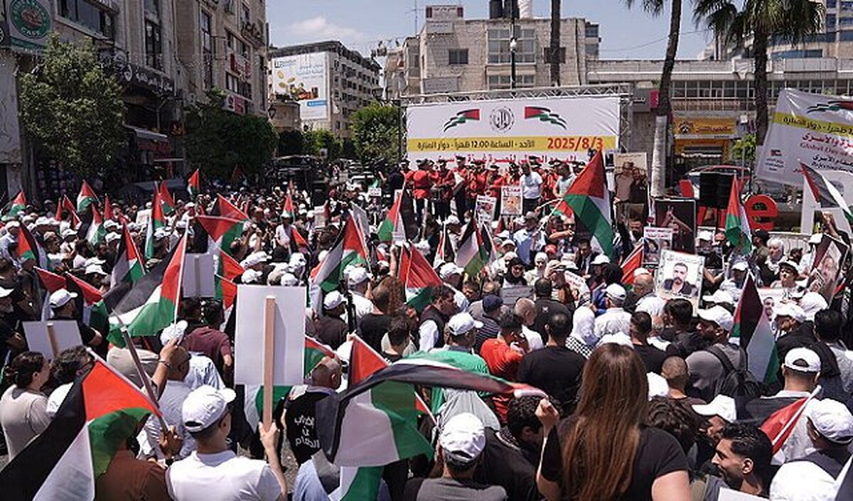 تظاهرات ضد صهیونیستی هزاران نفر از فلسطینیان در کرانه باختری