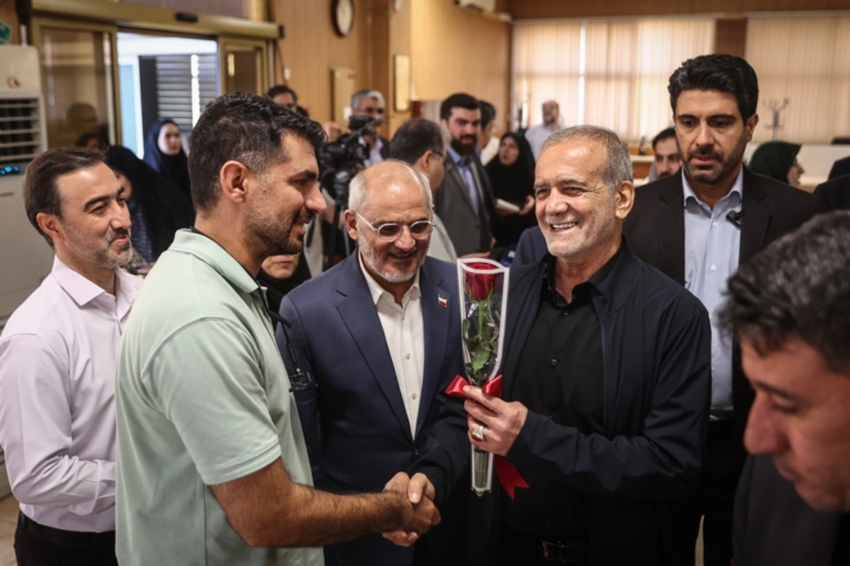 همه برای سربلندی ایران ایستاده‌ایم/ تاکید بر نقش وحدت‌آفرین رسانه‌ها