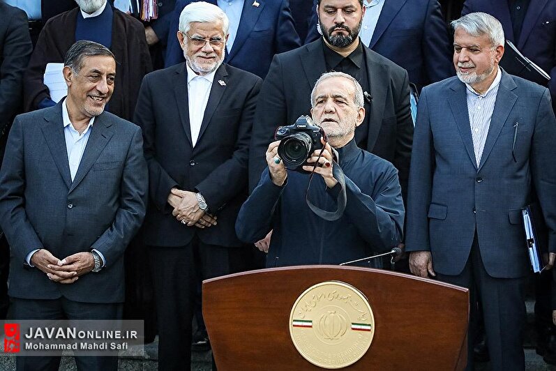 اعضای هیأت دولت در جمع خبرنگاران - ۱۹ مرداد ۱۴۰۴