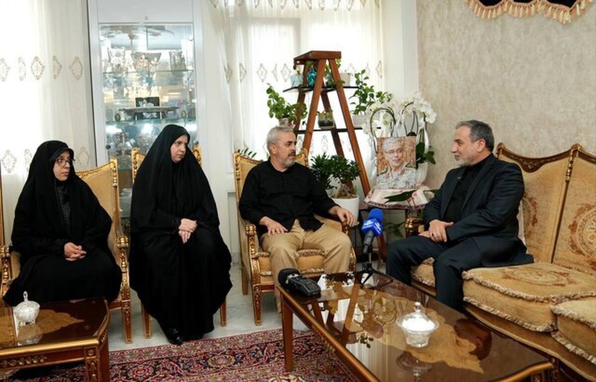 دیدار عراقچی با خانواده شهید باقری