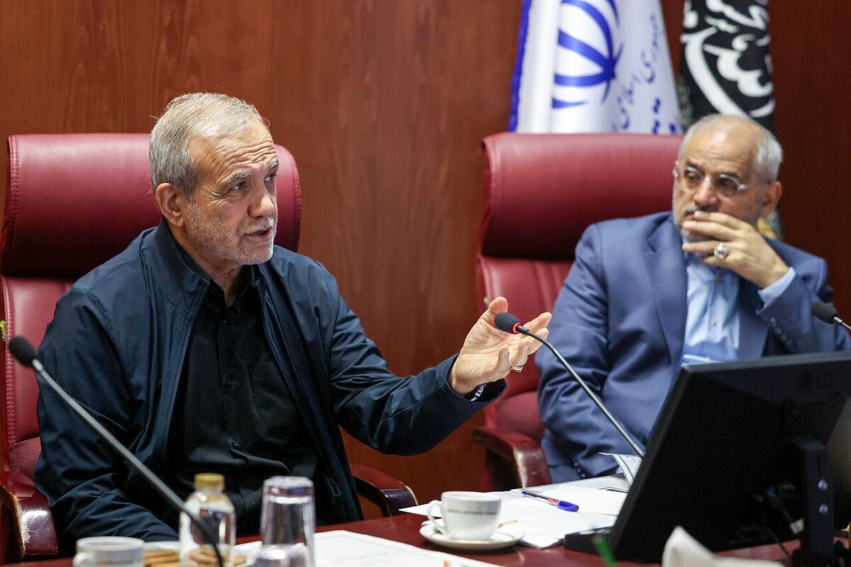 پزشکیان بر شناسنامه‌دار کردن کالا‌ها به عنوان راه نجات اقتصاد از قاچاق و احتکار تاکید کرد