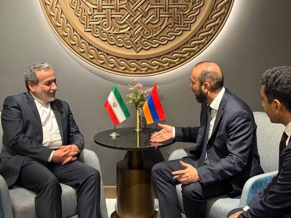 دیدار عراقچی با همتای ارمنستانی در حاشیه سفر رئیس جمهور به این کشور