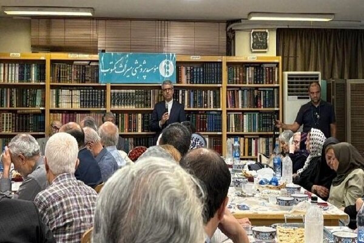 حضور بقایی در جمع اساتید و پیشکسوتان حوزه ادب و فرهنگ