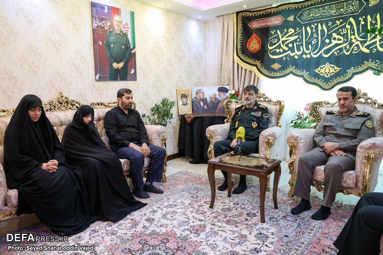 سردار رادان با خانواده شهید شادمانی دیدار کرد