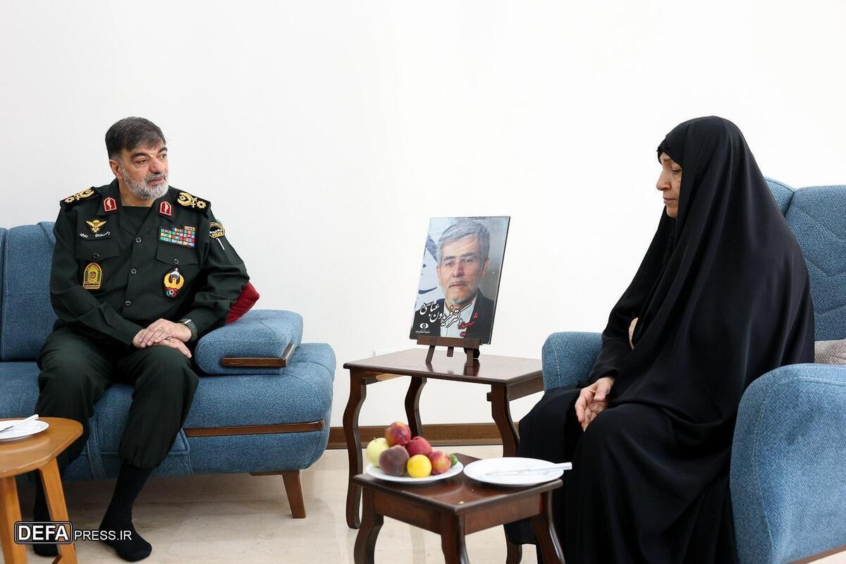 سردار رادان با خانواده شهید عباسی دیدار کرد