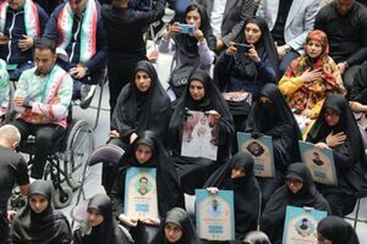 آیین تجلیل از خانواده ۳۰ شهید ورزشکار و بدرقه کاروان اعزامی به چنگدو با حضور وزیر ورزش