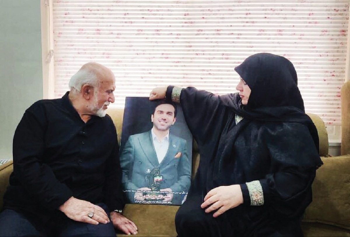 عشق خدمت به ايران داشت و پيشنهاد اقامت در انگليس را رد كرد