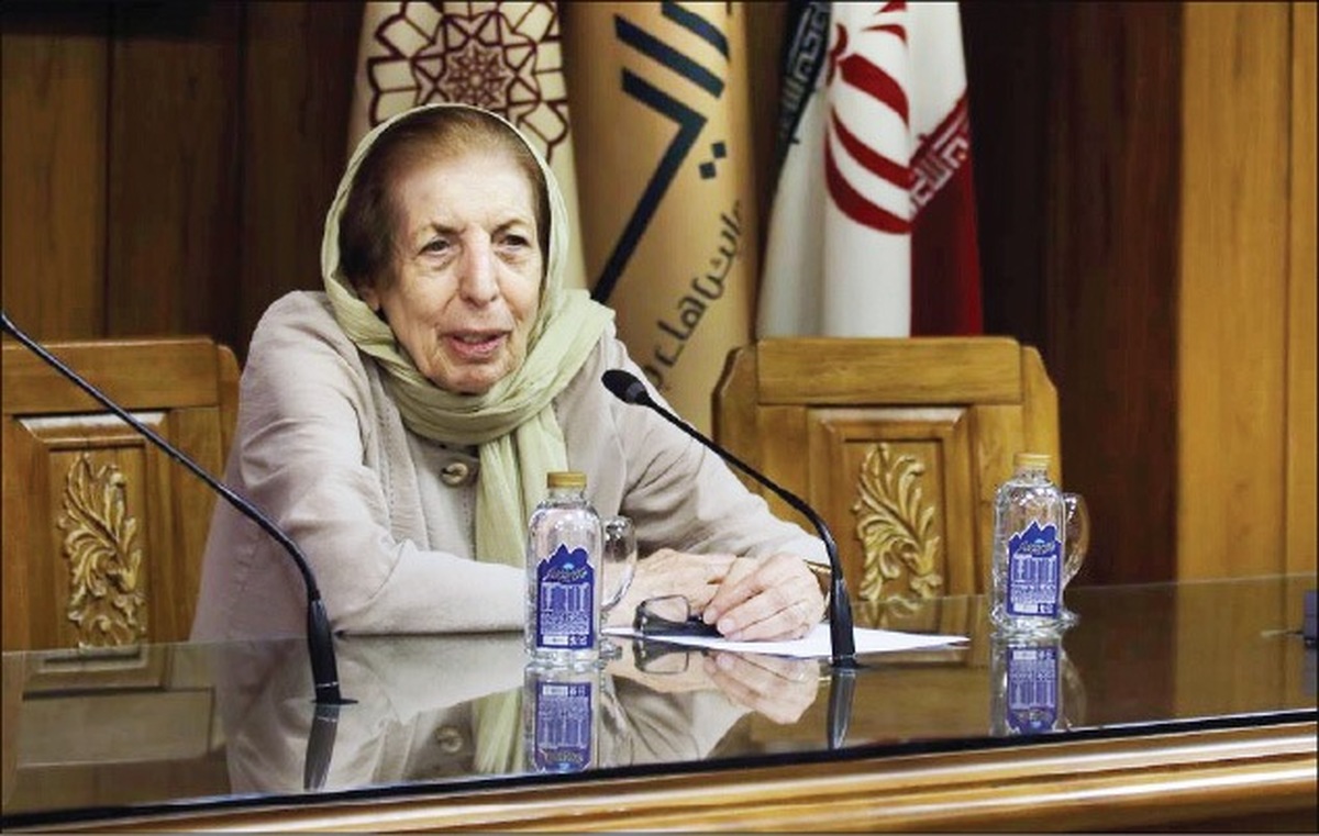 باید به فردوسی و سعدی تعظیم کنیم