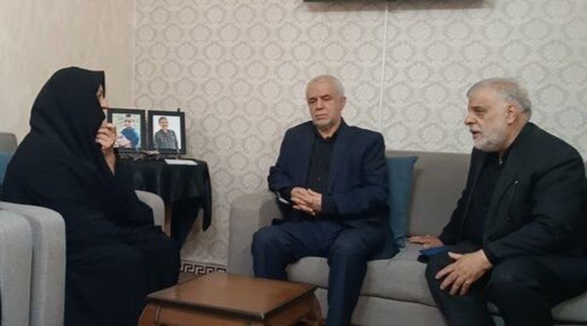 معاون رئیس‌جمهور با خانواده شهیدان قهرمانی در اسلامشهر دیدار کرد