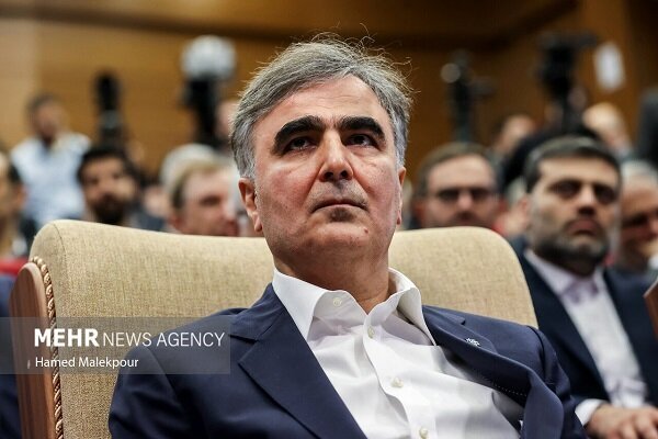 فرزین: هیچ برنامه‌ای برای افزایش نرخ ارز ۷۰ هزار تومانی نداریم