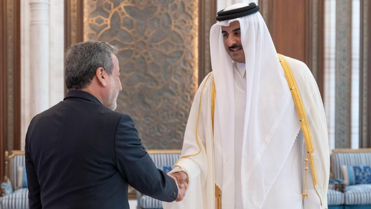 دیدار عراقچی با امیر قطر