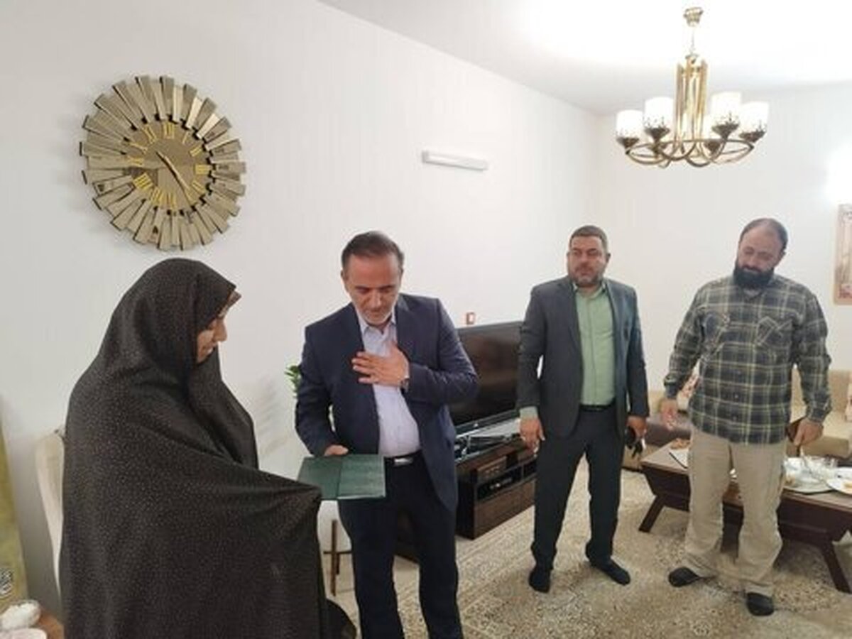 ادای احترام مسئولان مدیریت شهری کرج به مقام شامخ شهدای جنگ ۱۲ روزه