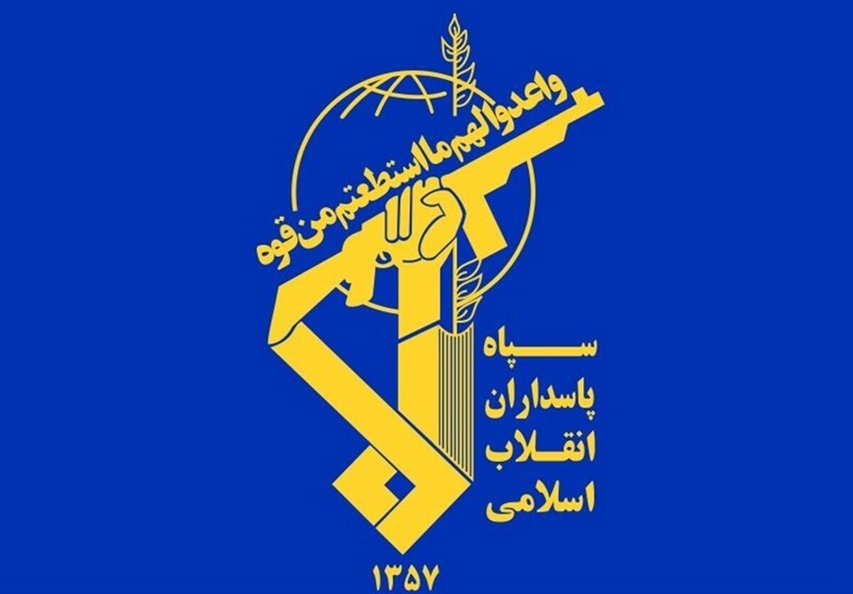 پیوند عمیق دولت، ملت و نیرو‌های مسلح، ضامن تحقق ایران قوی است/ با تمام ظرفیت‌ها و توانمندی‌ها در کنار دولت و ملت ایستاده‌ایم