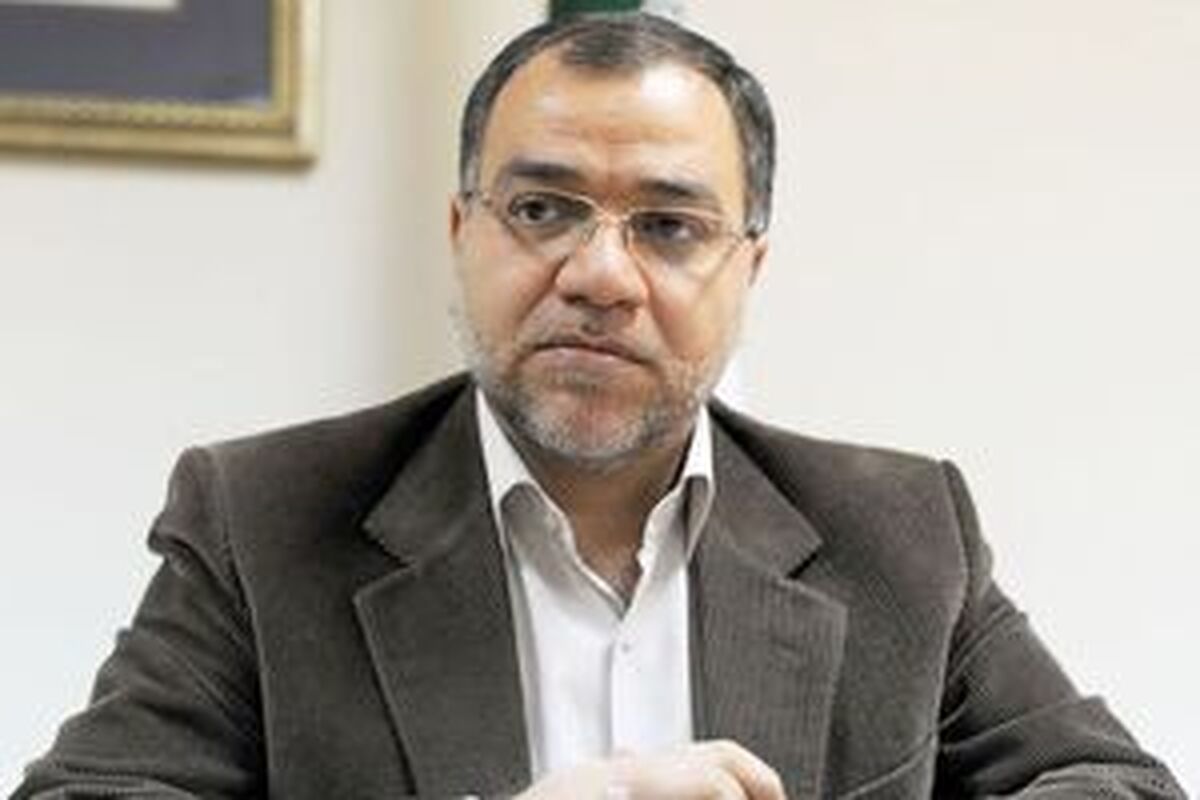 واکنش فضائلی به ادعای تحمیل برخی تصمیم‌ها به رهبر انقلاب