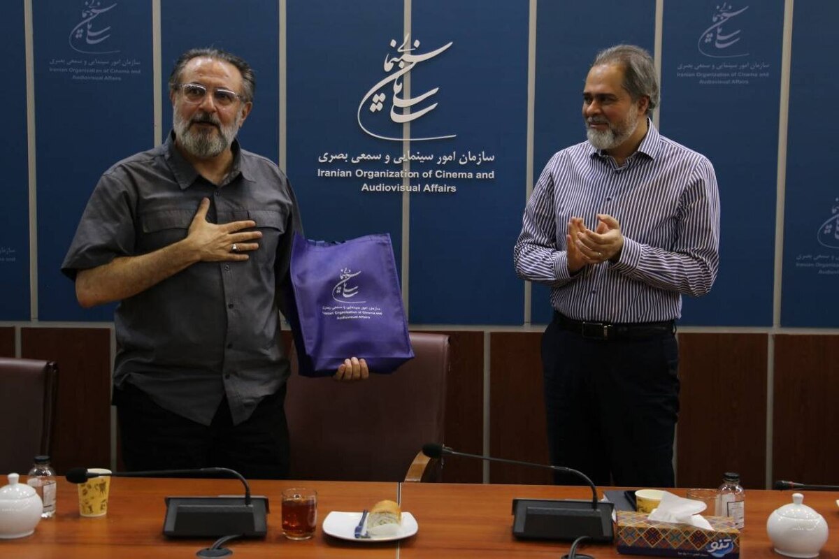 دهکردی در شرایط بحرانی به کمک سینما آمد