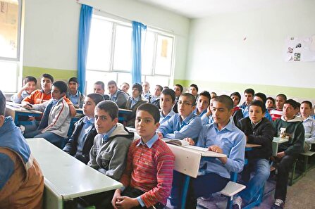 کاهش تراکم کلاس‌ها با نهضت مدرسه‌سازی